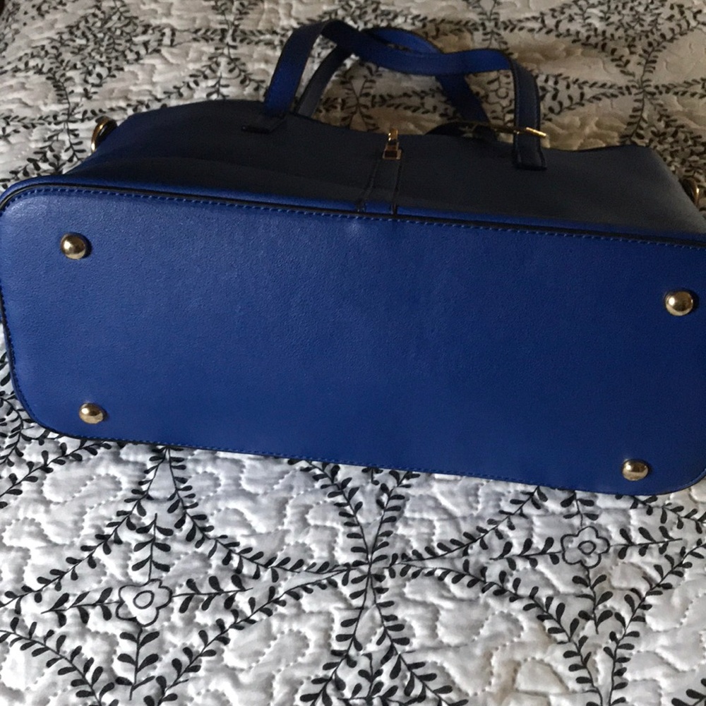 New sharp looking purse - Picture 2 of 6